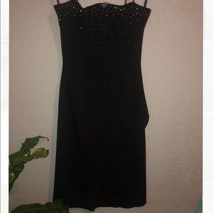 5/$25 FINAL SALE 💵 Long black rhinestone dress!🤩
